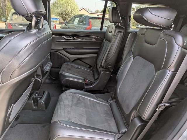 Used 2023 Jeep Grand Cherokee L Laredo image 15