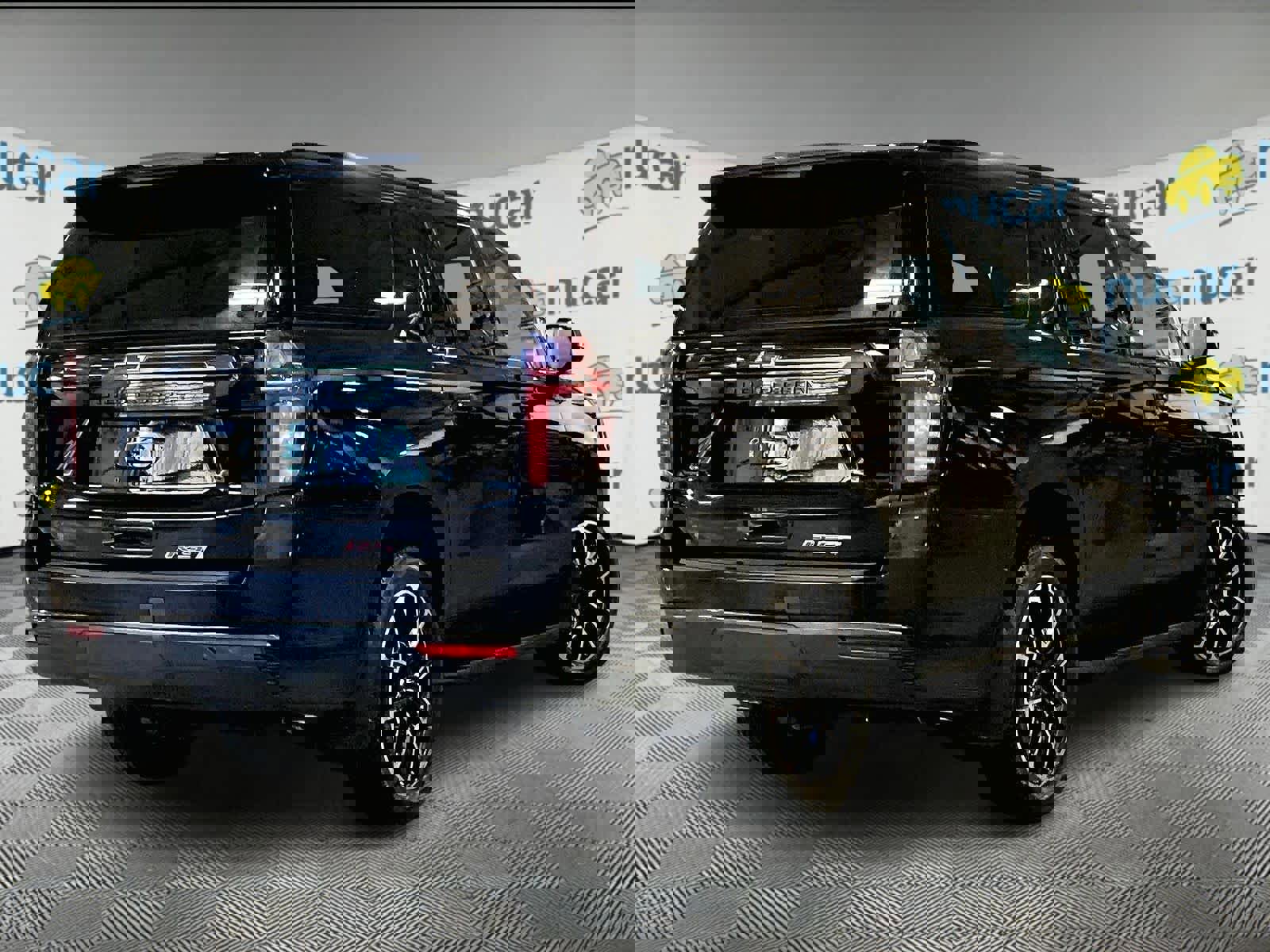 Used 2022 Chevrolet Suburban RST w/ Luxury Package image 6