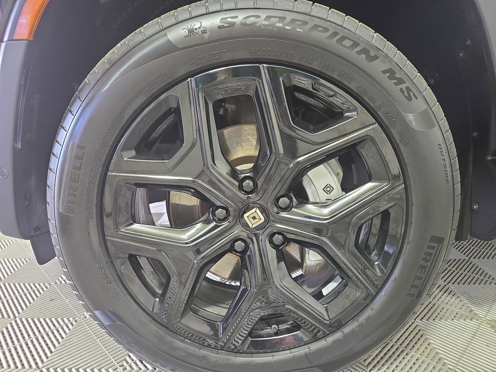 Used 2023 Rivian R1T Adventure image 9