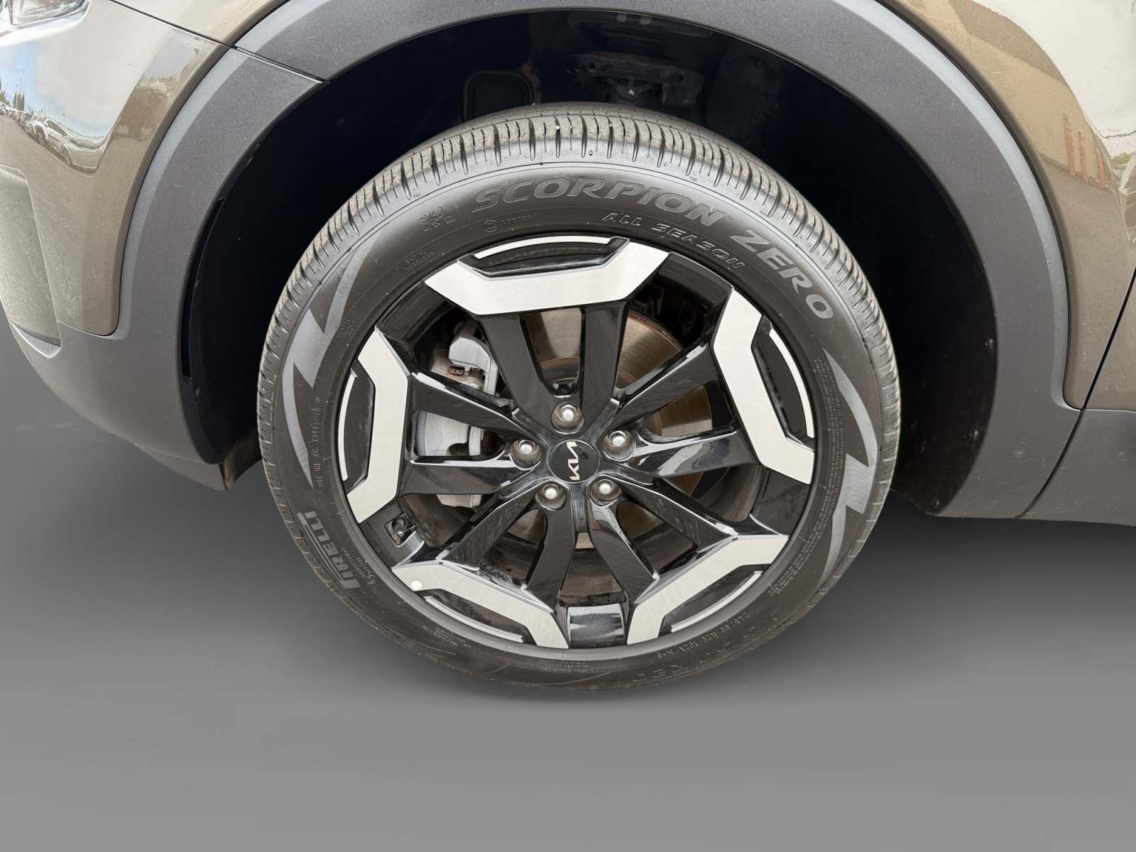 Certified 2025 Kia Telluride EX w/ EX Captain's Chair Package FWD image 9