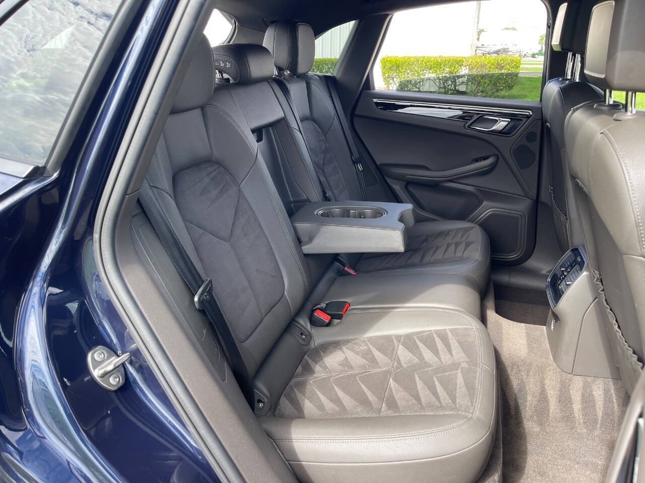Used 2018 Porsche Macan AWD/4WD image 28
