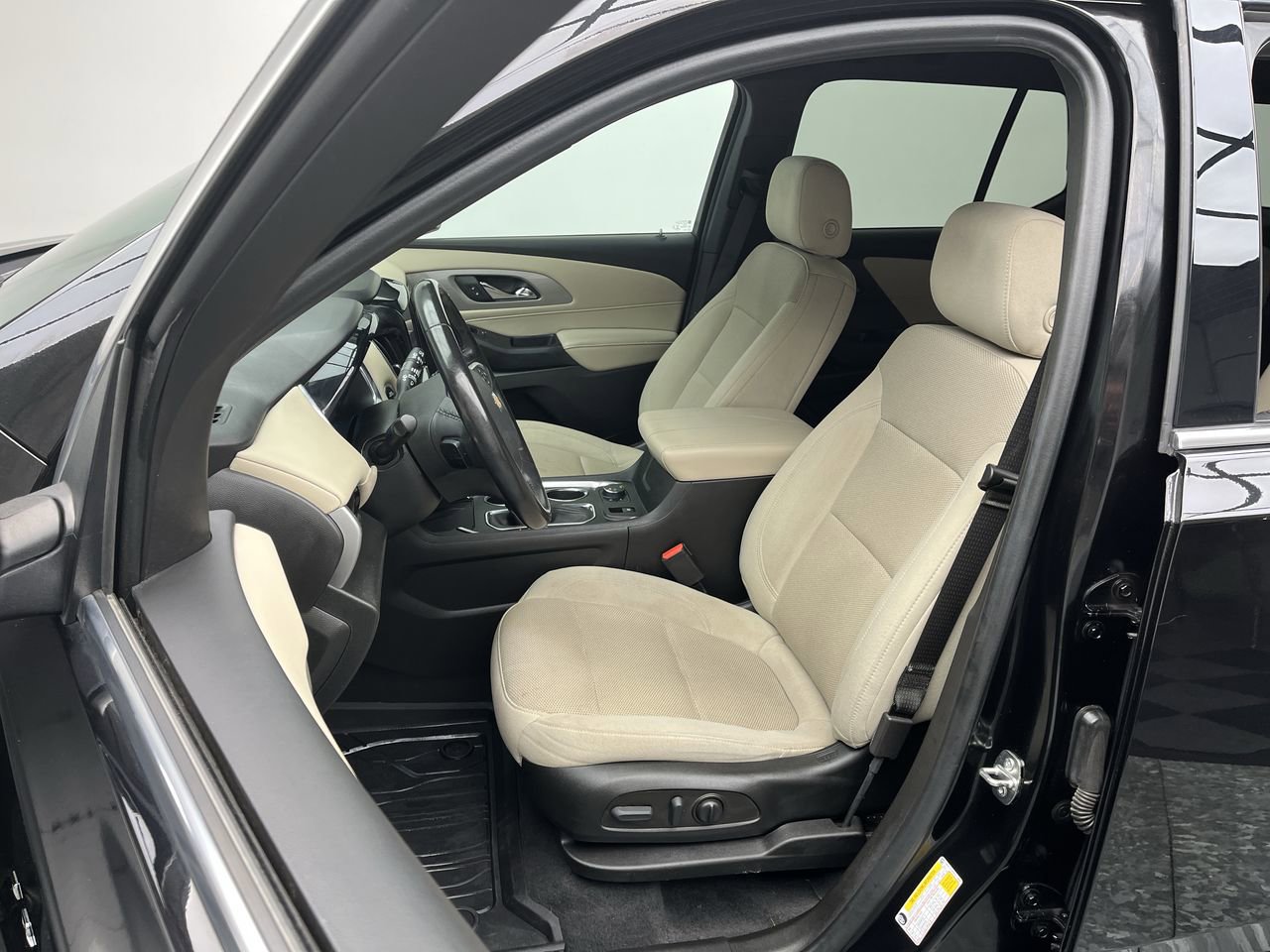 Certified 2022 Chevrolet Traverse LT w/ LPO, Floor Liner Package image 9