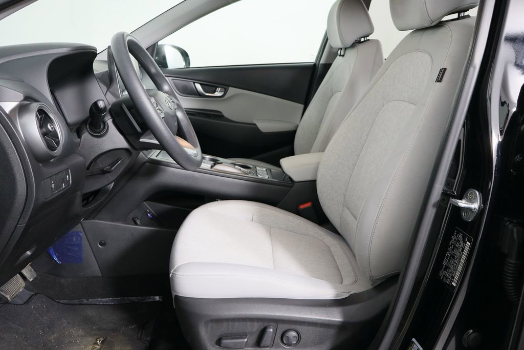 Used 2023 Hyundai Kona SE w/ Cargo Package image 16