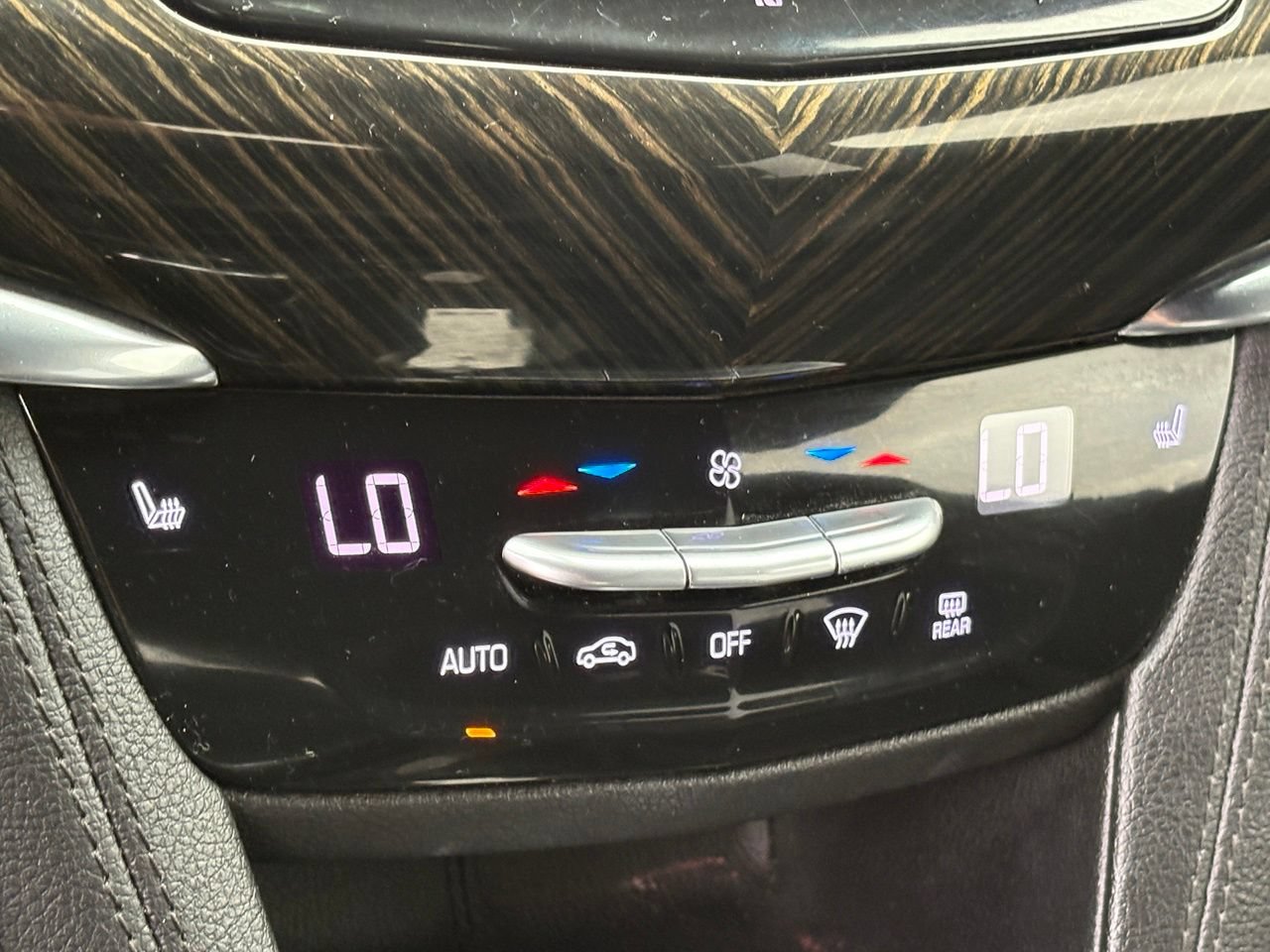 Used 2020 Cadillac XT6 Premium Luxury FWD image 24