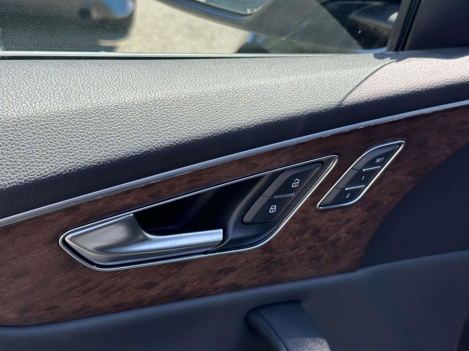 Used 2019 Audi Q8 Premium Plus w/ Premium Plus AWD/4WD image 12