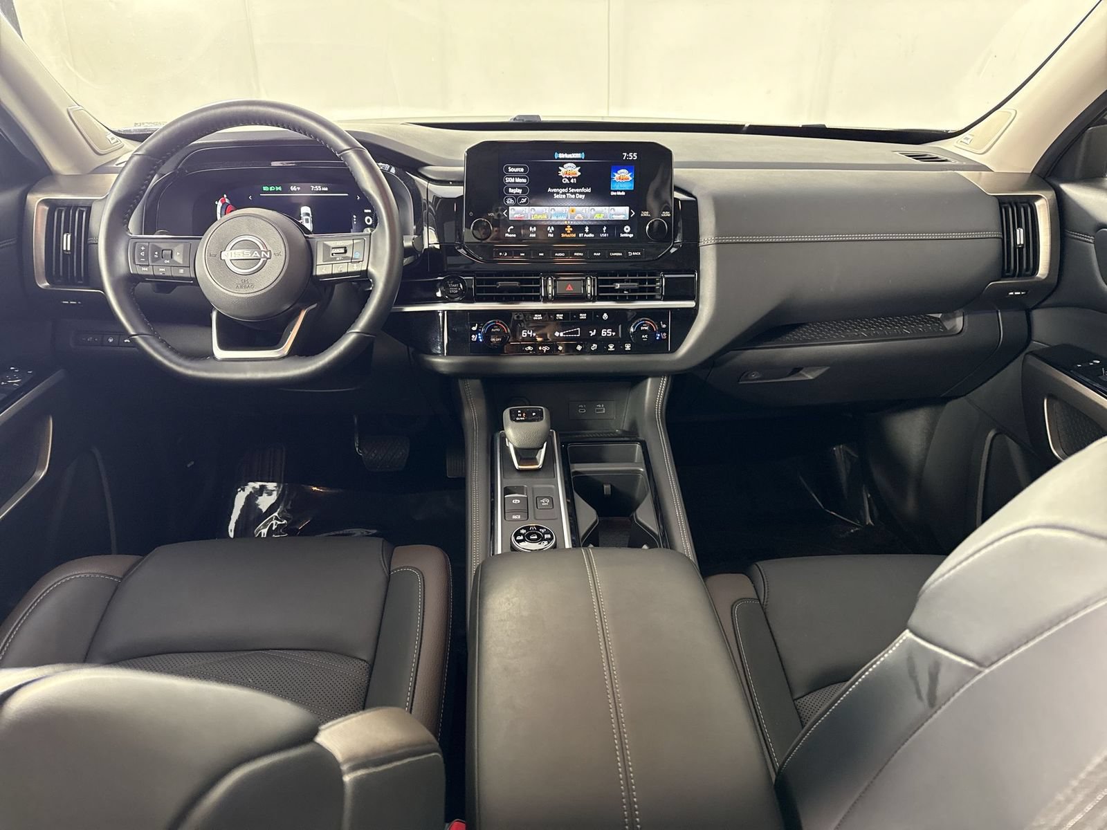 Certified 2025 Nissan Pathfinder Platinum w/ Cargo Package AWD/4WD image 26