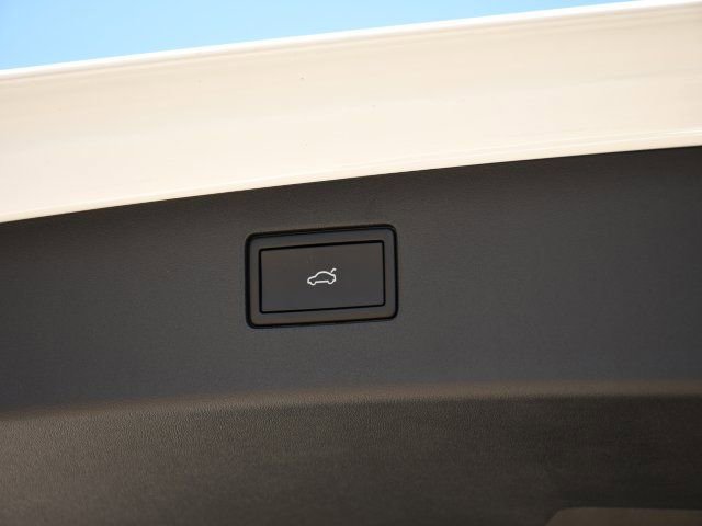 New 2026 Volkswagen Tiguan SE R-Line FWD image 28