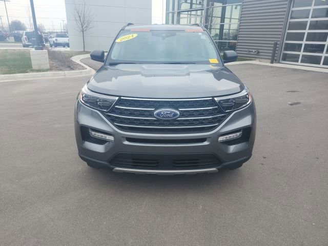 Used 2024 Ford Explorer XLT w/ Equipment Group 202A image 2