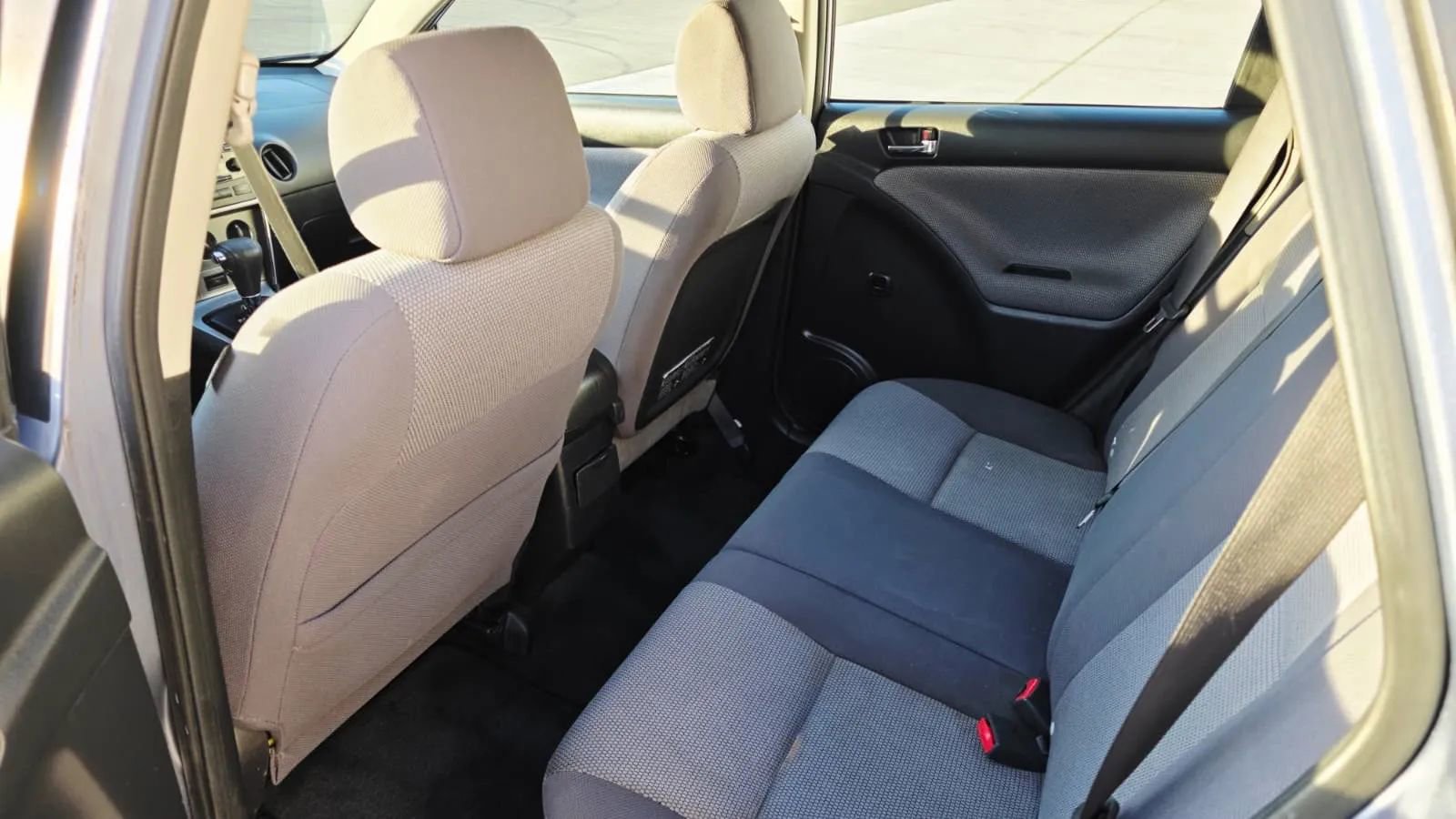 Used 2006 Toyota Matrix XR image 10