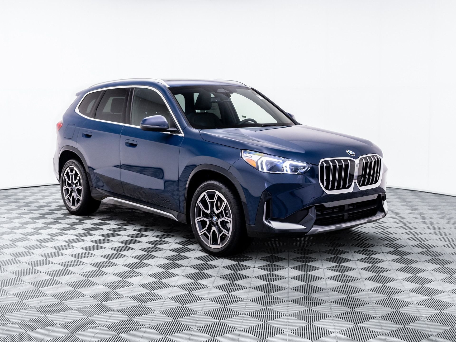 New 2026 BMW X1 xDrive28i w/ Convenience Package AWD/4WD image 9
