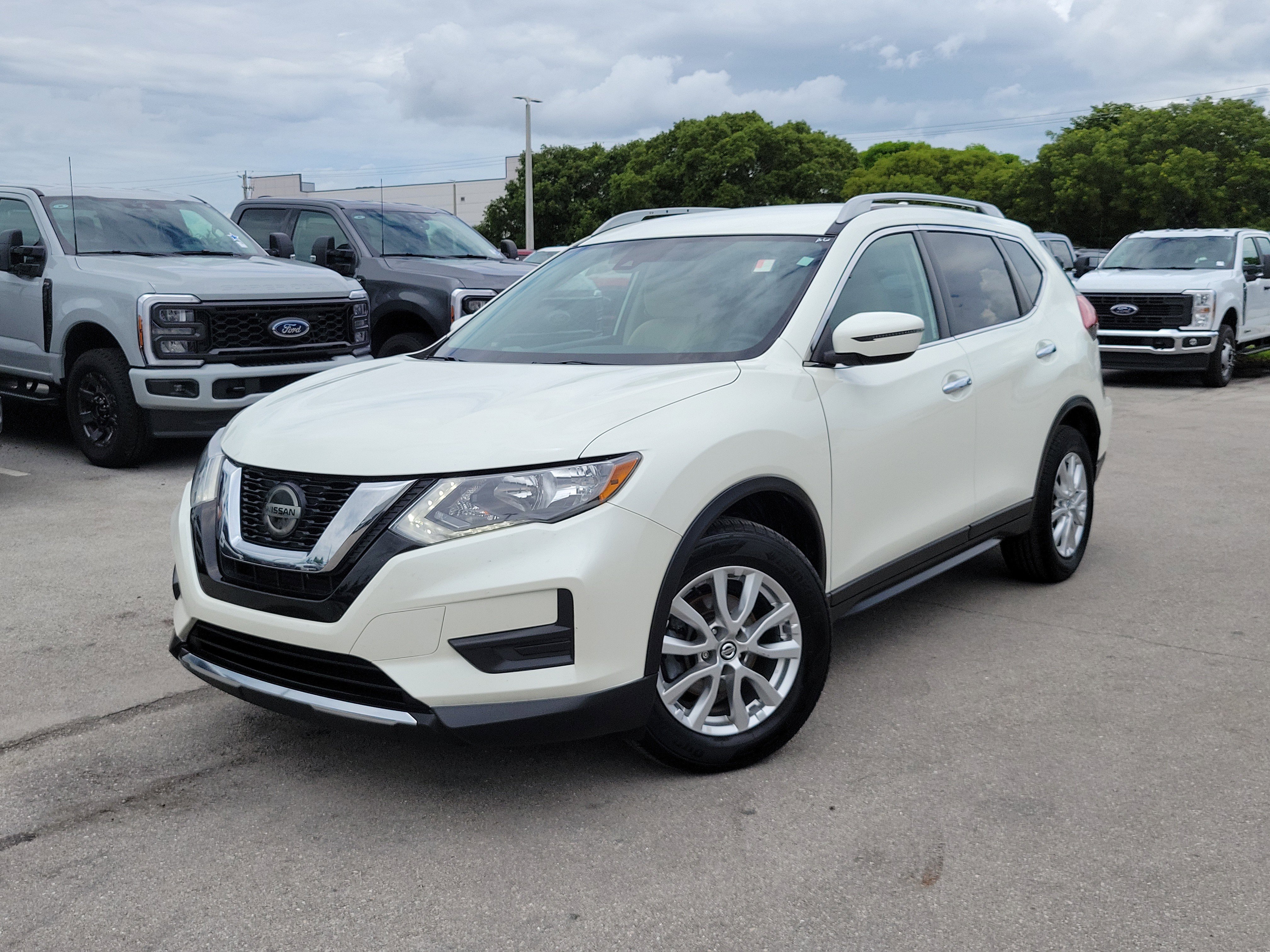 Used 2020 Nissan Rogue SV FWD image 32