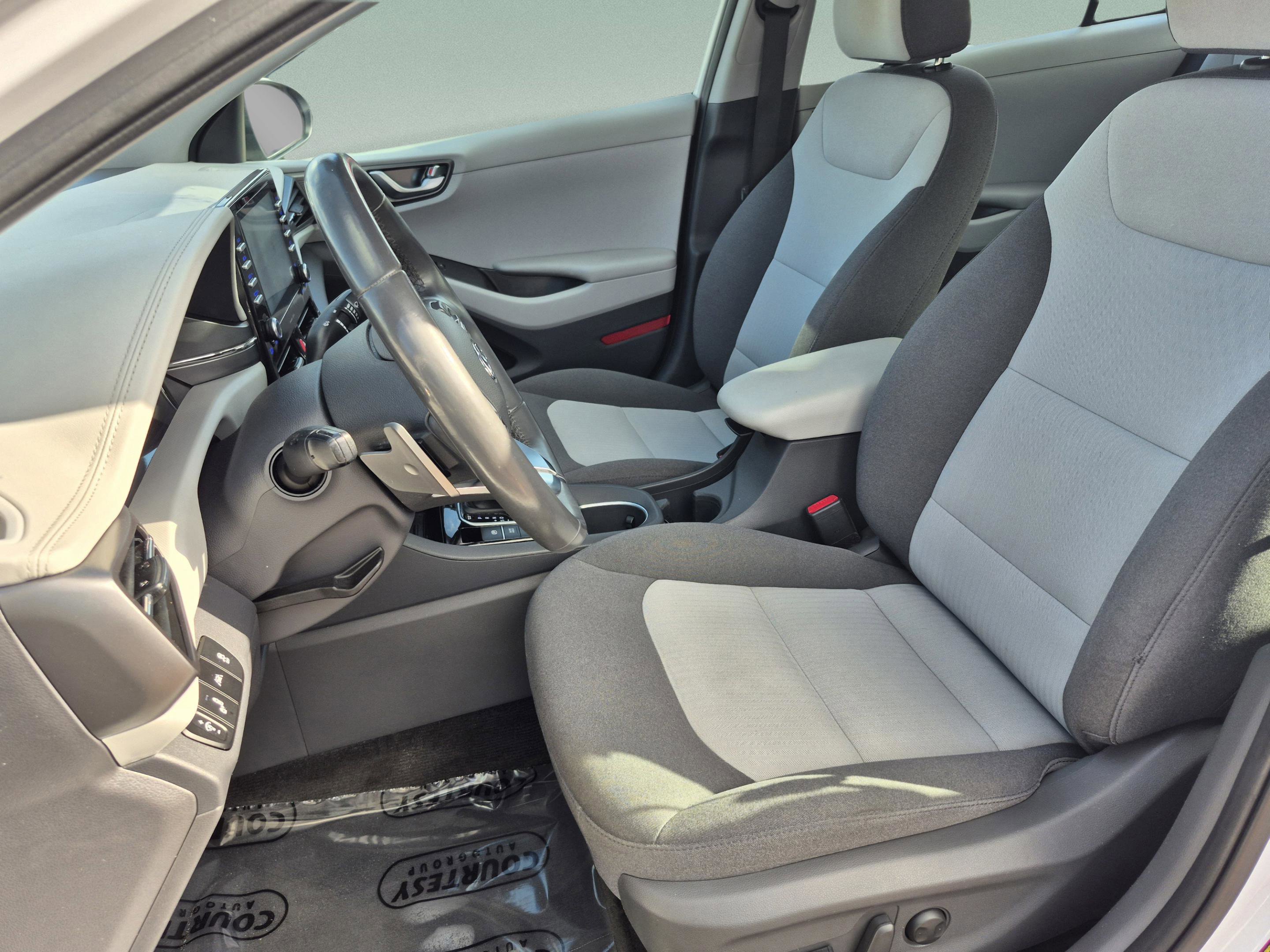 Used 2020 Hyundai Ioniq SEL FWD image 17