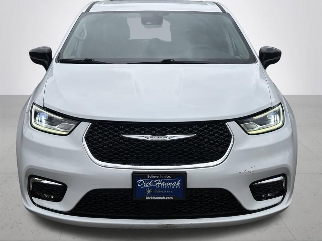 Used 2024 Chrysler Pacifica Touring-L FWD image 2