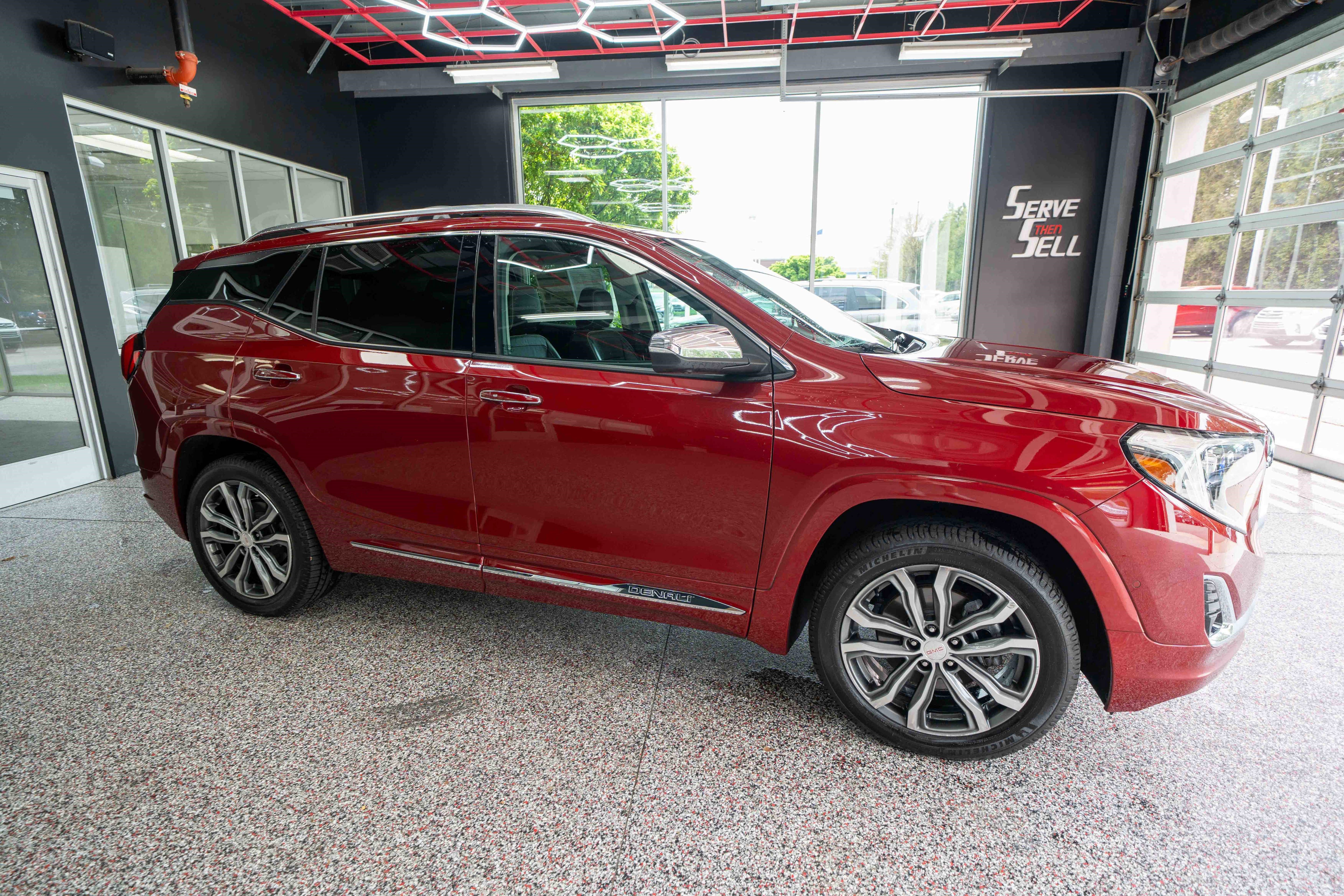 Used 2020 GMC Terrain Denali w/ Denali Premium Package AWD/4WD image 5