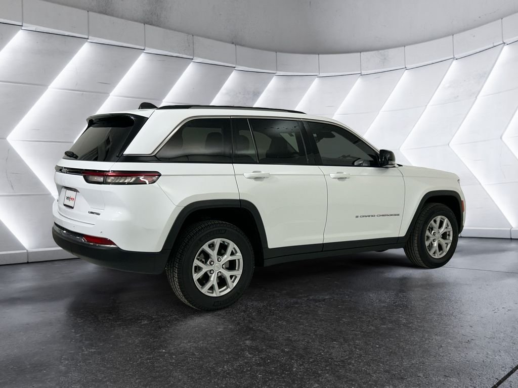 Used 2023 Jeep Grand Cherokee Limited AWD/4WD image 4