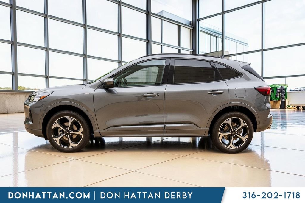 Used 2024 Ford Escape ST-Line Select w/ Tech Pack #1 AWD/4WD image 2