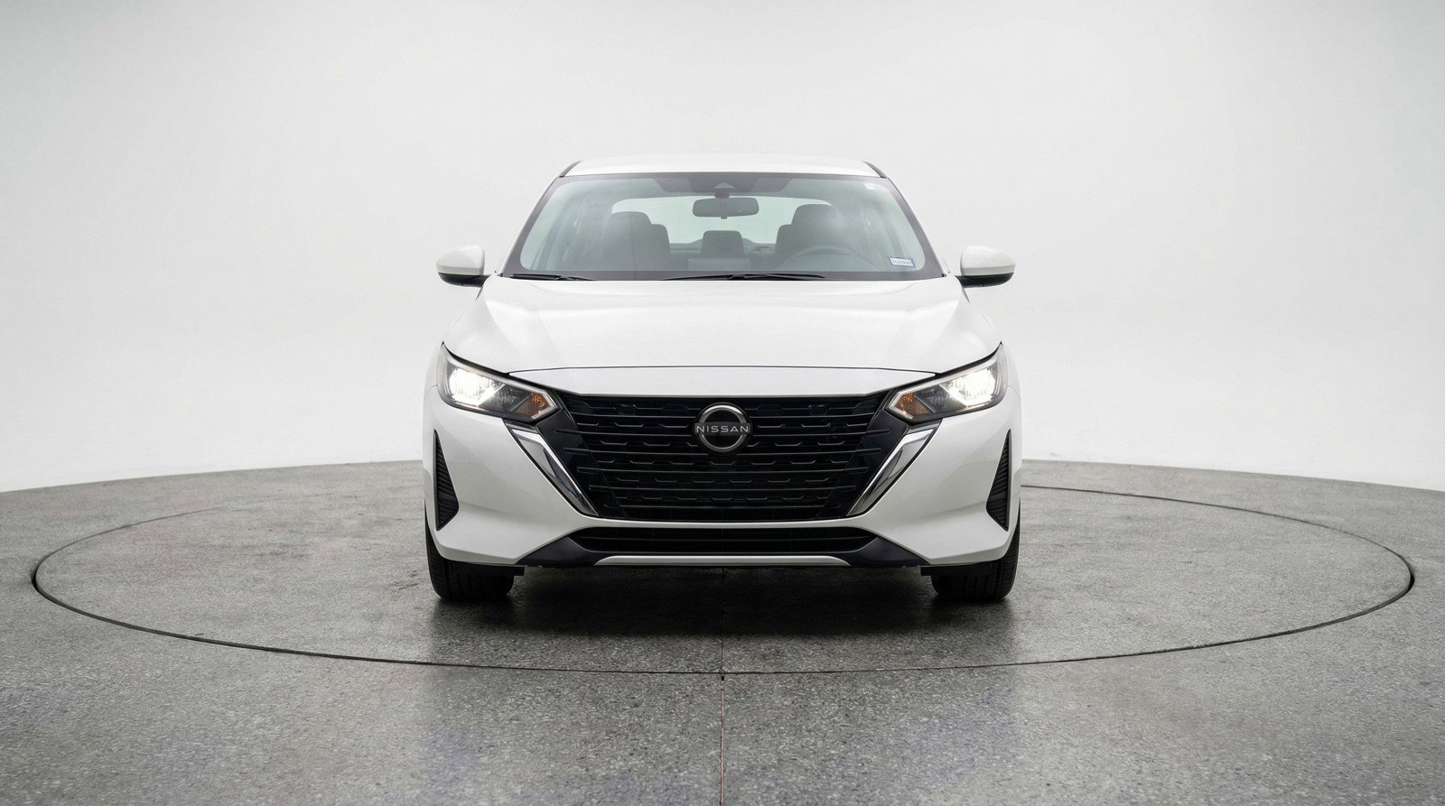 Used 2025 Nissan Sentra SV image 2