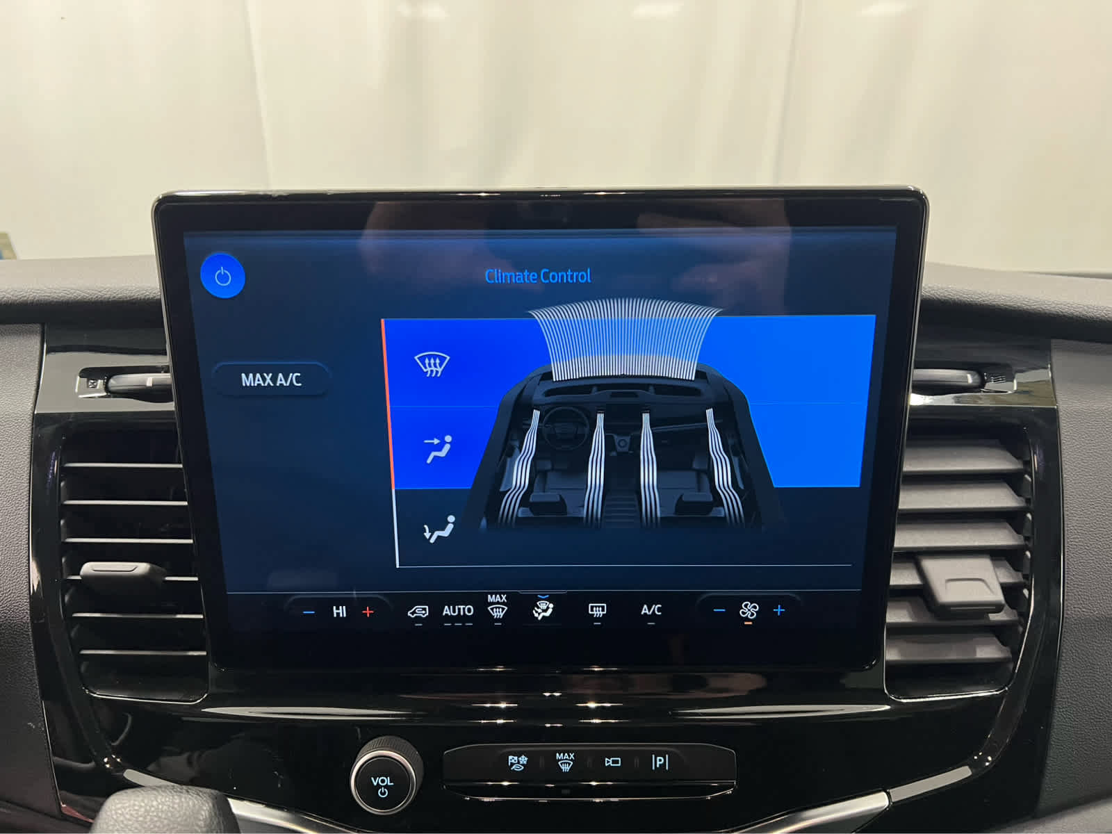 Used 2023 Ford Transit 350 XLT image 6