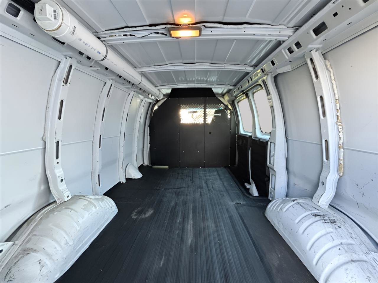 Used 2005 Chevrolet Express 1500 RWD image 16