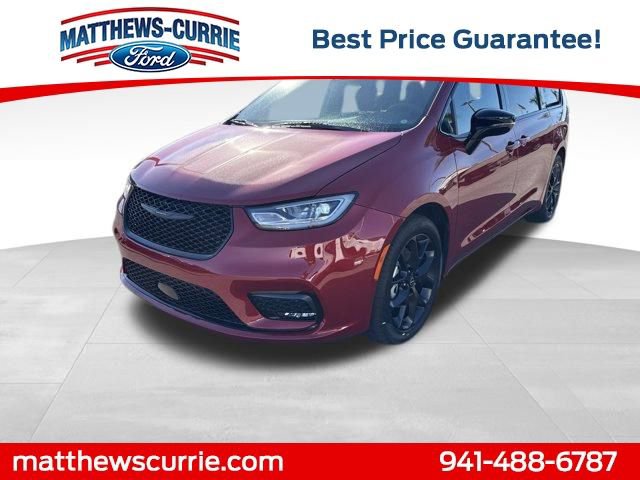 Used 2025 Chrysler Pacifica Limited image 7