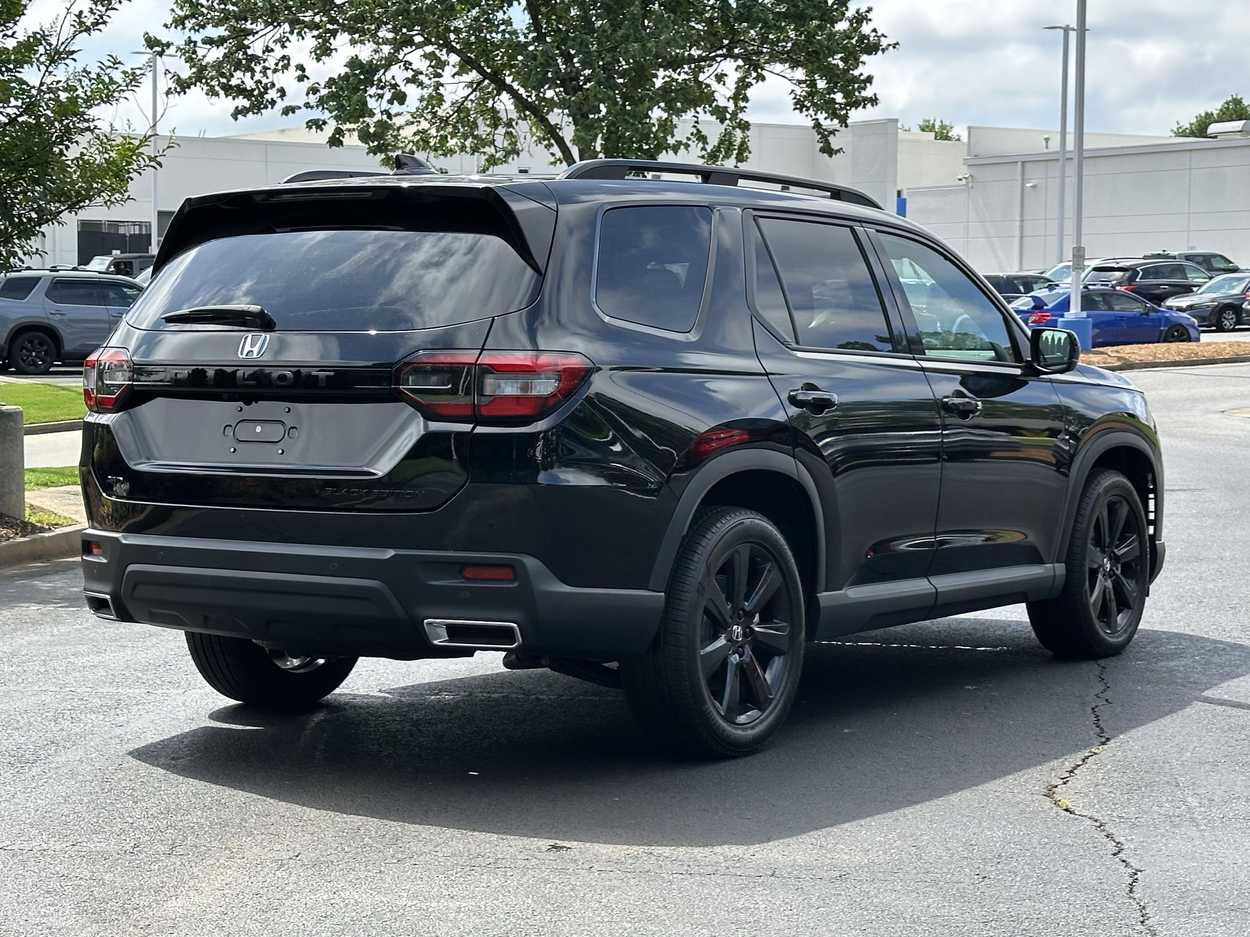 Used 2025 Honda Pilot Black Edition image 14