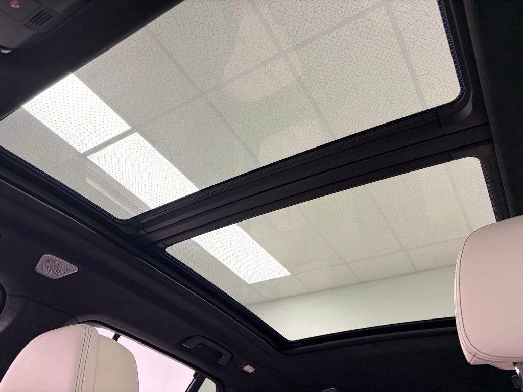 Used 2022 BMW X5 M50i w/ Executive Package image 29