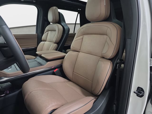 New 2027 Lincoln Navigator Black Label AWD/4WD image 12