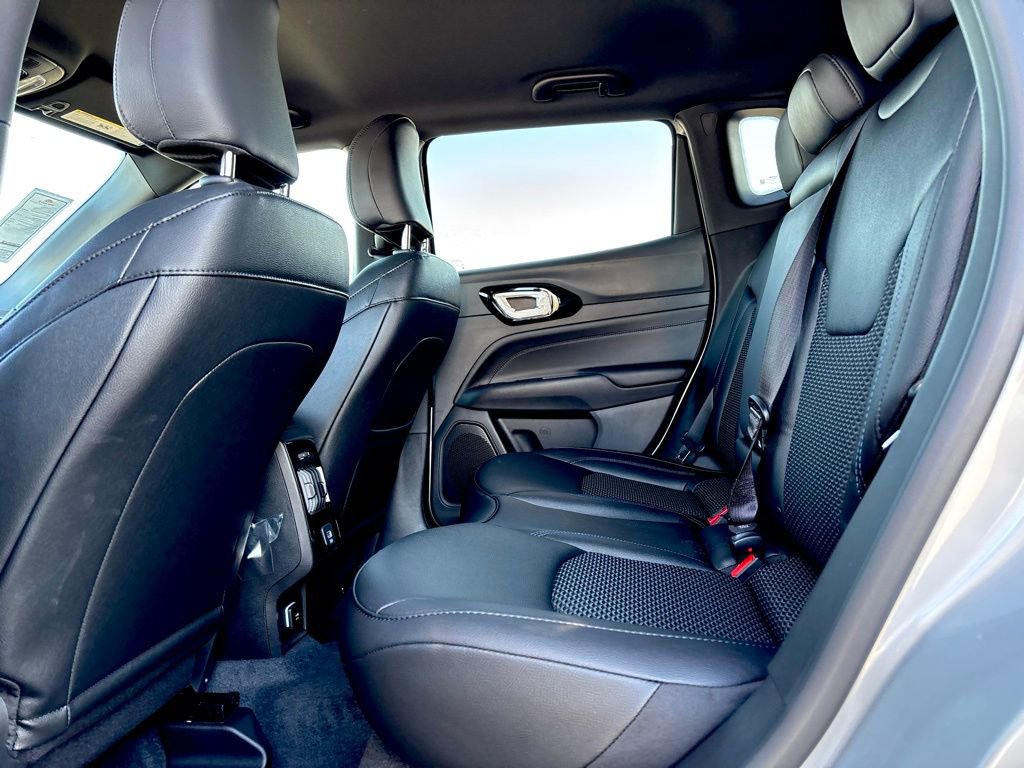 New 2026 Jeep Compass Altitude image 16