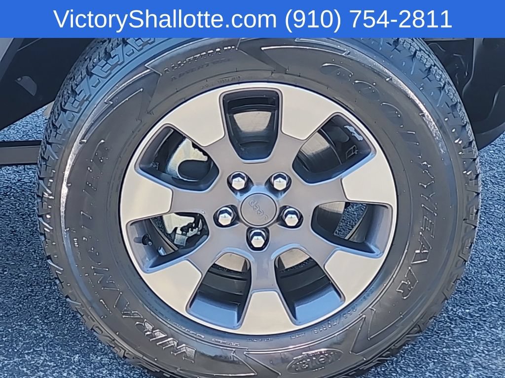 Used 2018 Jeep Wrangler Unlimited Sahara AWD/4WD image 34