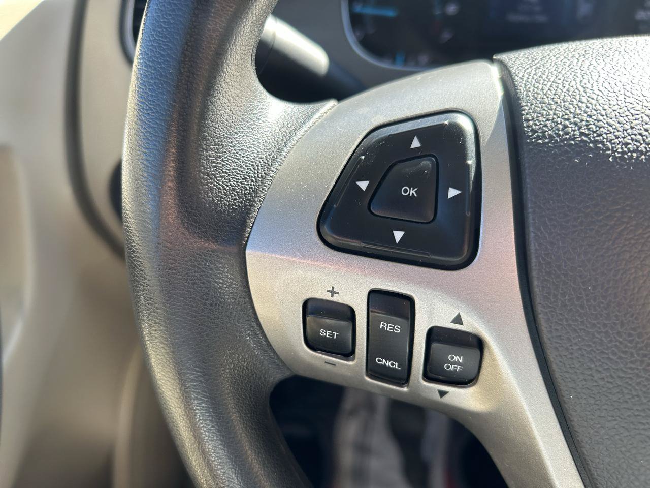 Used 2016 Ford Taurus SE FWD image 18
