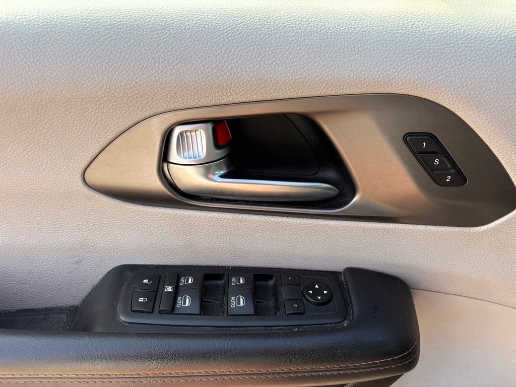 Used 2020 Chrysler Pacifica Touring-L Plus FWD image 11