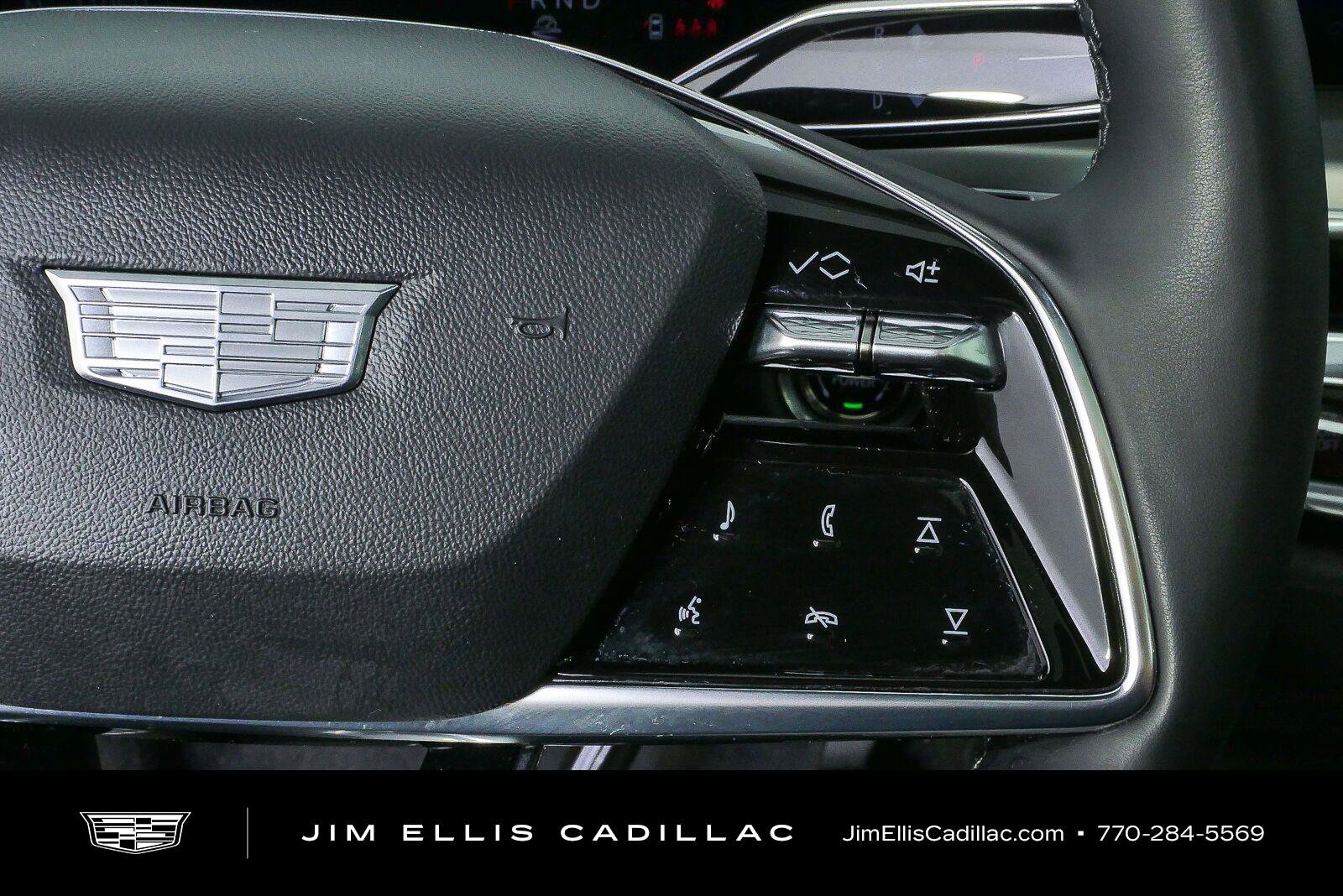 Used 2025 Cadillac Lyriq Luxury AWD/4WD image 12
