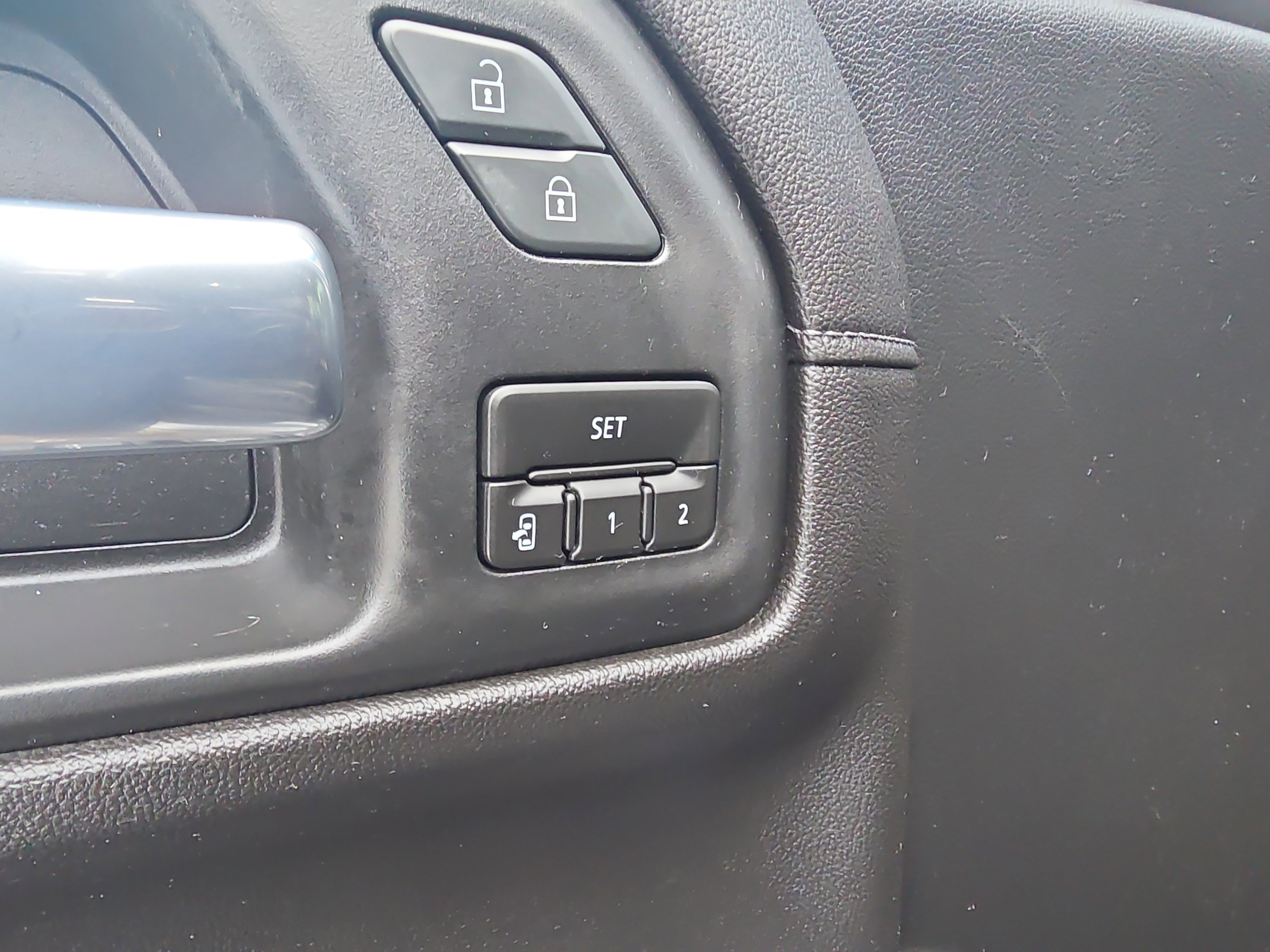 Used 2020 Chevrolet Silverado 1500 High Country w/ Technology Package image 16