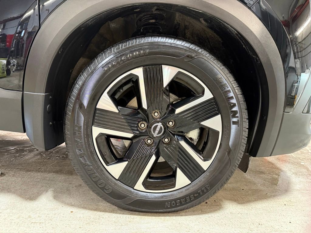 Used 2025 Nissan Kicks SV w/ Charging Package image 31