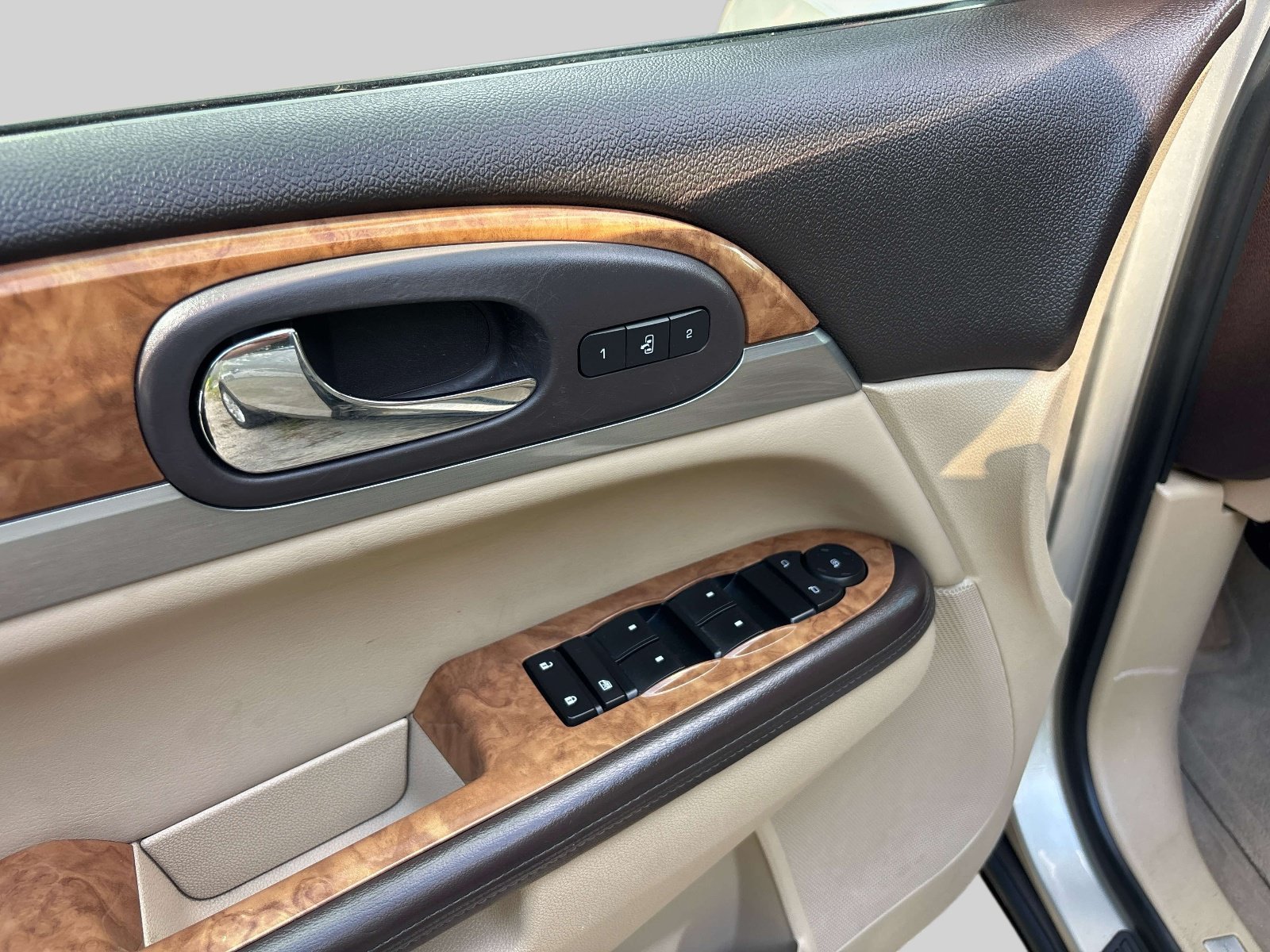 Used 2011 Buick Enclave CXL FWD image 9