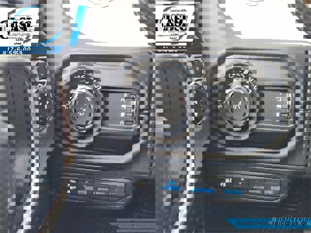 Used 2025 Jeep Wrangler Sahara image 23