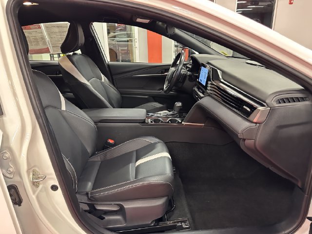 Used 2025 Toyota Camry SE FWD image 16