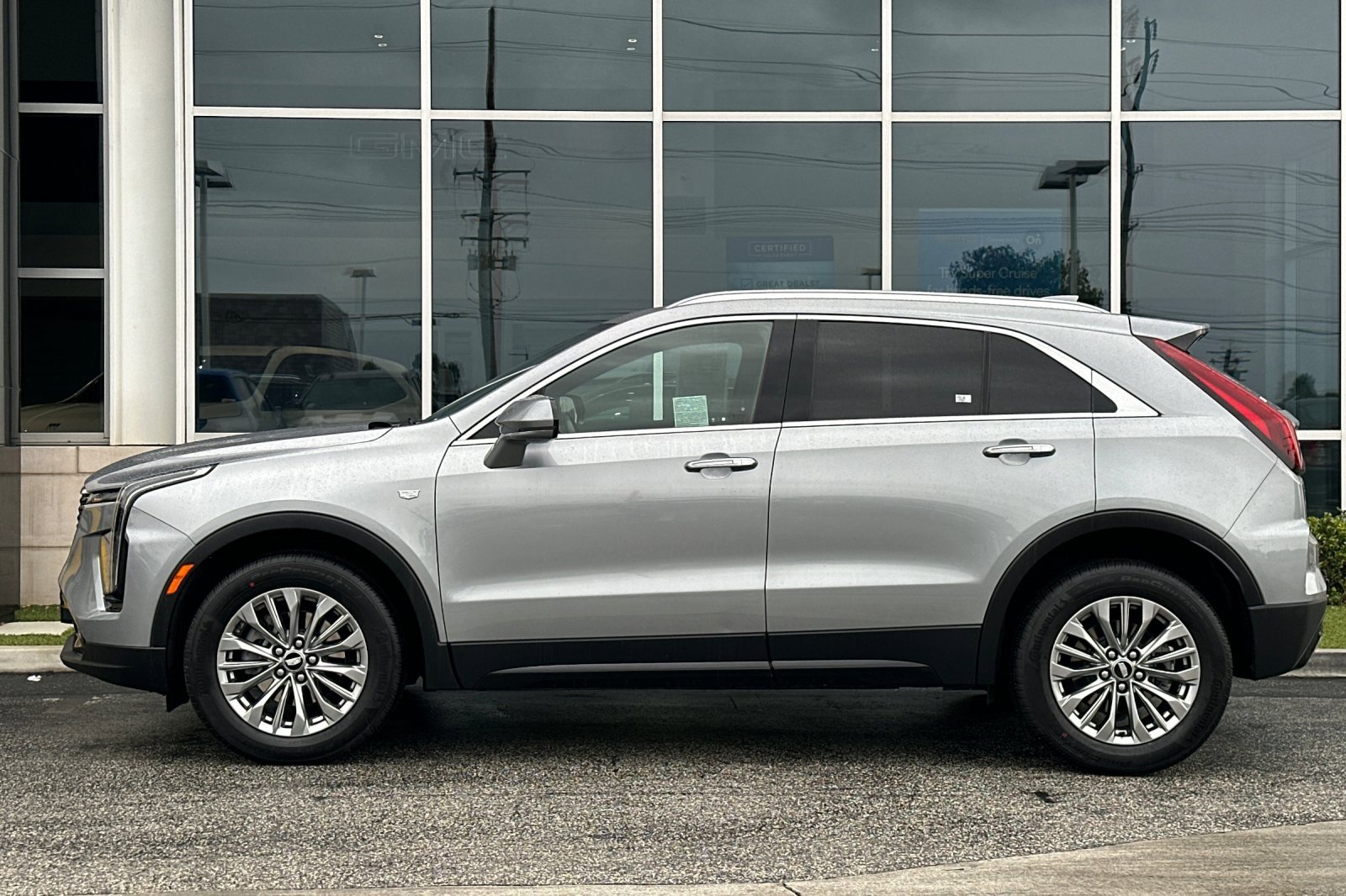 Used 2024 Cadillac XT4 Premium Luxury image 7