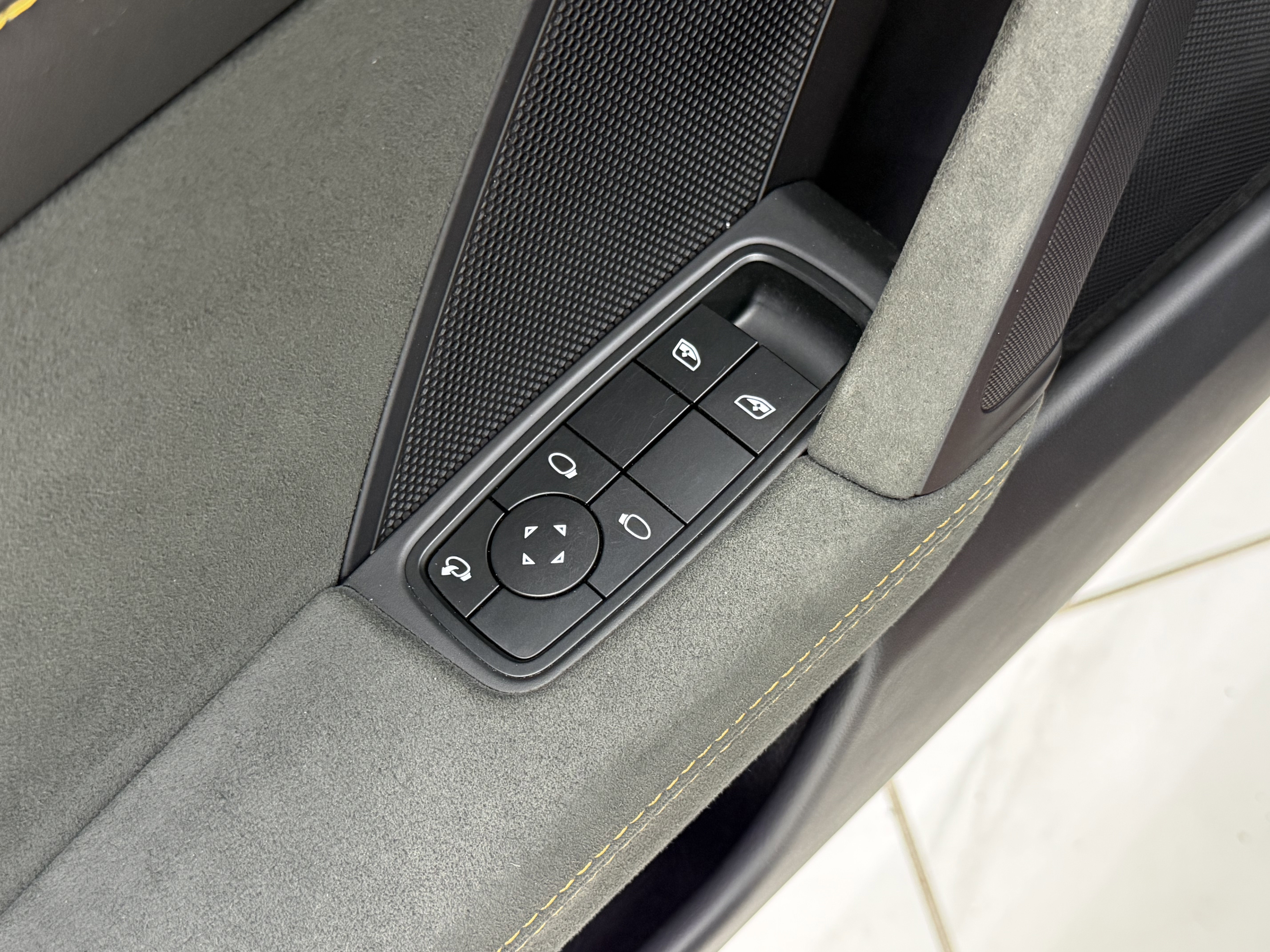 Certified 2023 Porsche 911 Carrera GTS RWD image 25