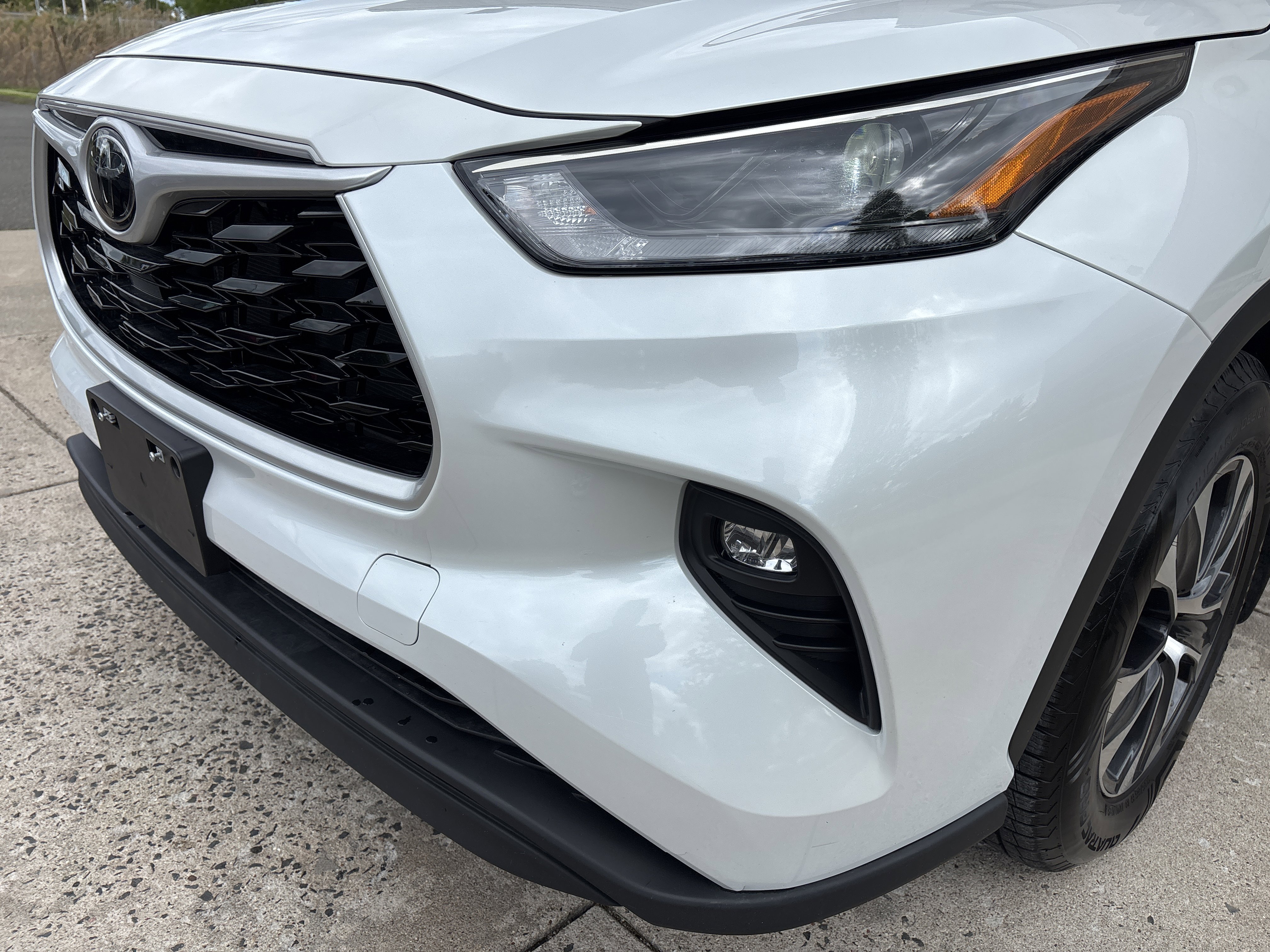 Used 2022 Toyota Highlander XLE AWD/4WD image 16