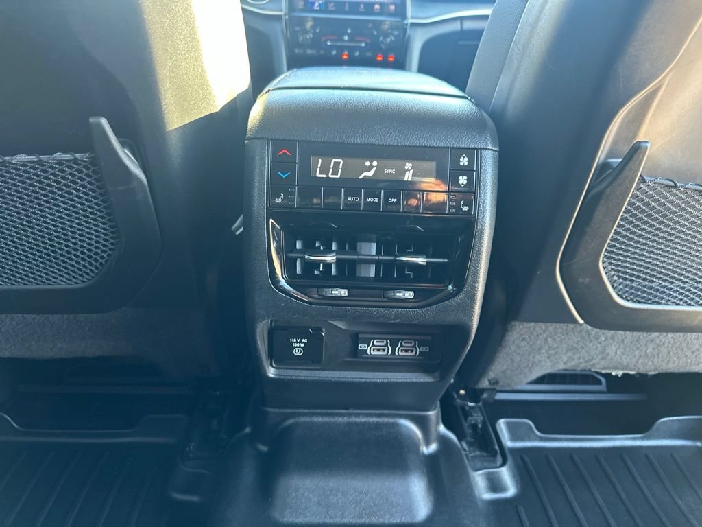 Used 2023 Jeep Grand Cherokee L Limited w/ Black Appearance Package AWD/4WD image 32
