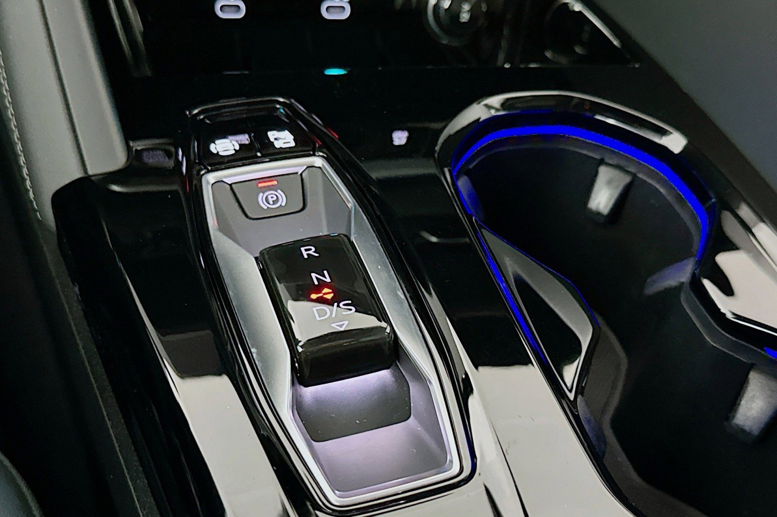 Used 2025 Audi Q5 Premium w/ Convenience Package image 7