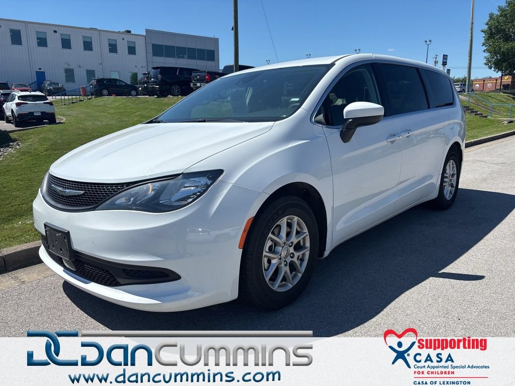Used 2023 Chrysler Voyager LX FWD image 1