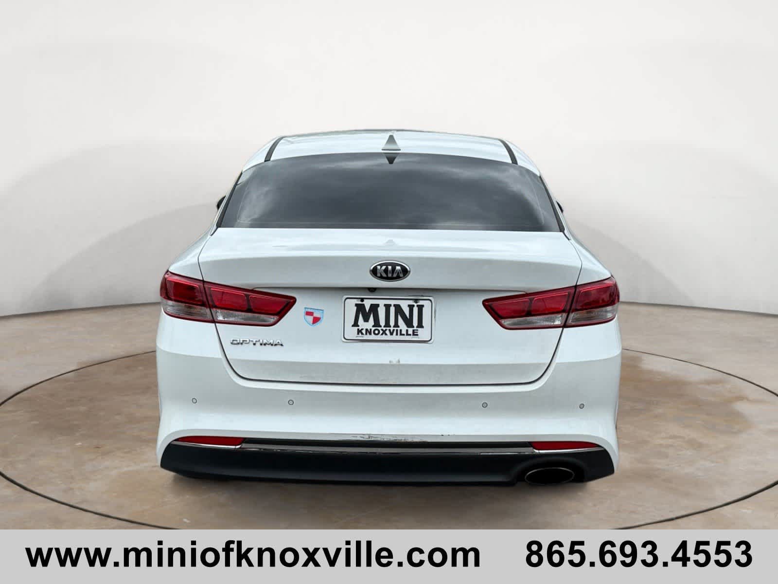 Used 2018 Kia Optima LX w/ 17" Alloy Wheels Package FWD image 4