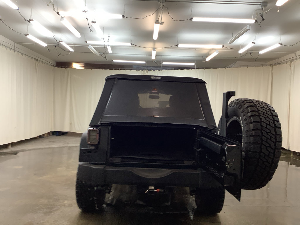 Used 2017 Jeep Wrangler Unlimited Rubicon w/ Cold Weather Group image 8