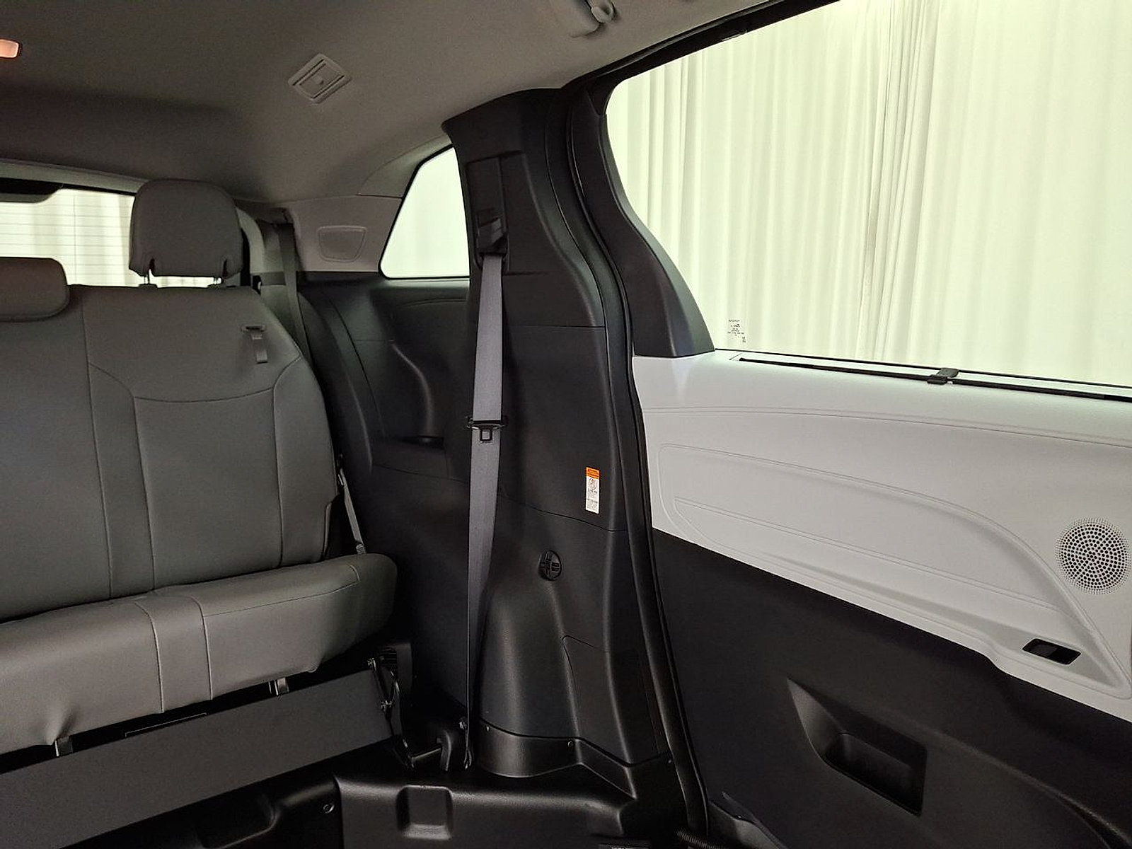 Used 2025 Toyota Sienna XLE w/ XLE Plus Package FWD image 17