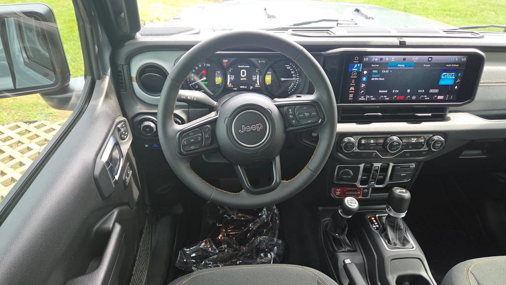 Used 2024 Jeep Wrangler Unlimited AWD/4WD image 18