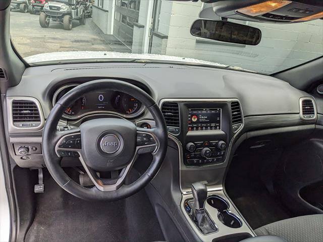 Used 2019 Jeep Grand Cherokee Laredo w/ Security & Convenience Group AWD/4WD image 13