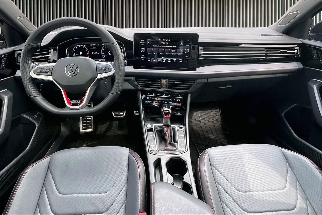 Used 2025 Volkswagen Jetta GLI Autobahn image 17