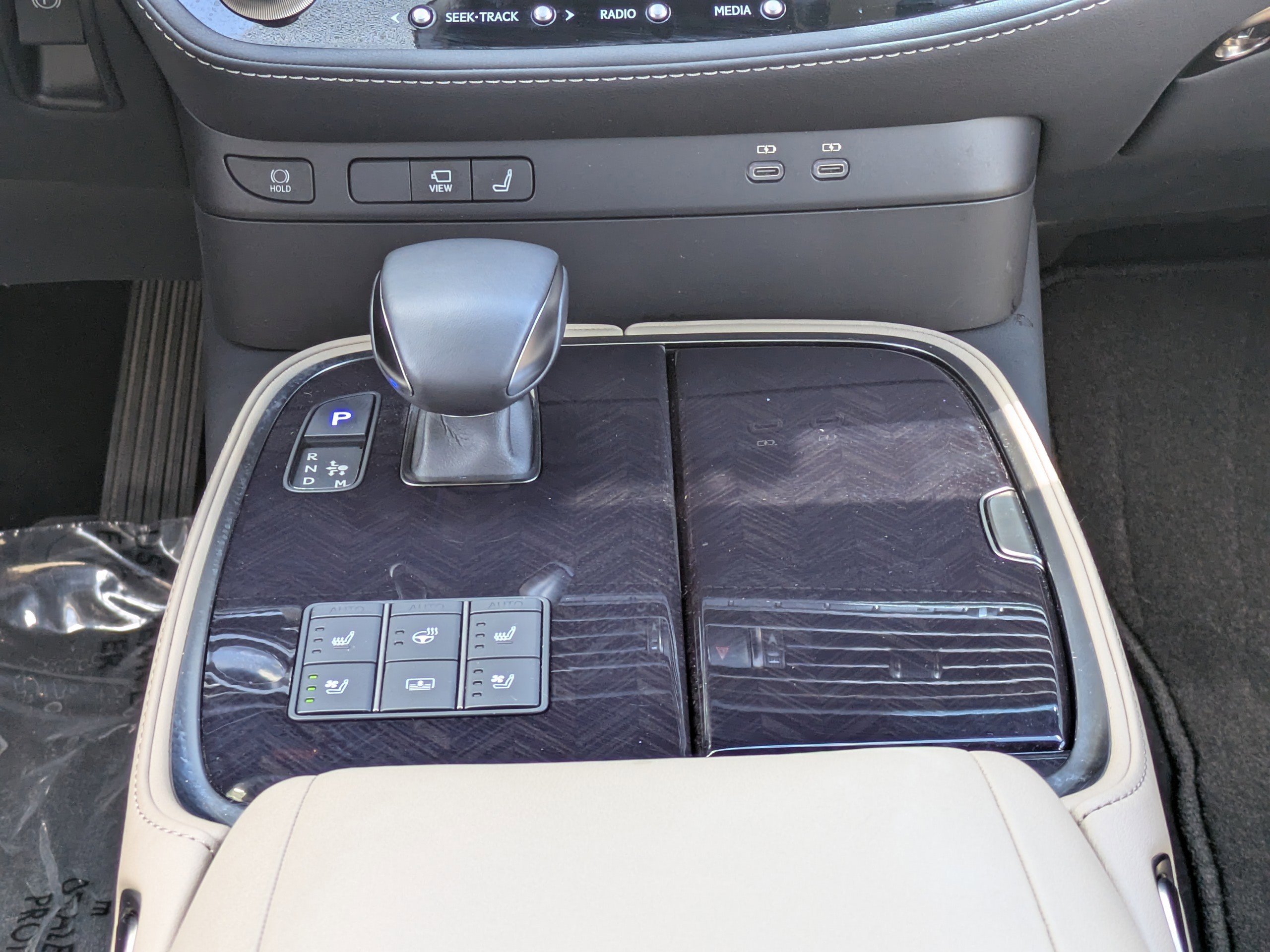 Used 2023 Lexus LS 500 w/ Interior Upgrade Package image 17
